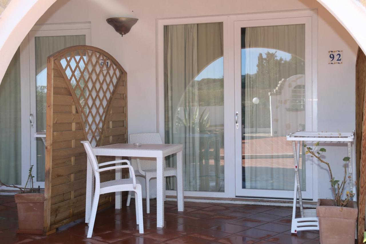 Hotel Altura Villasimius Exterior foto